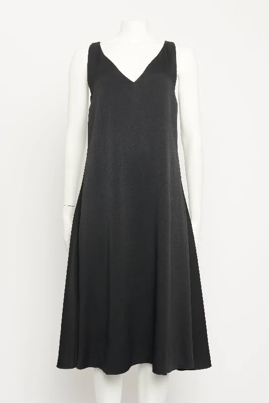 Ebony Relaxed Preowned Midi Dress Urban Outfitters midi dresses