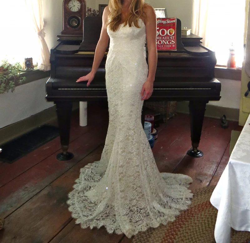 Nicole Miller Lace trumpet style Tiered Lace Gown